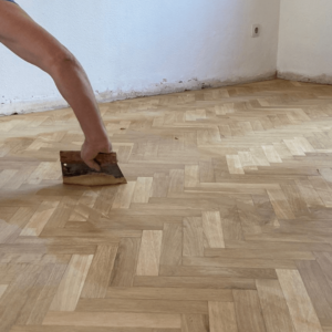 ¿Quieres conocer el precio de lijar tu parquet en Sevilla? Descúbrelo.